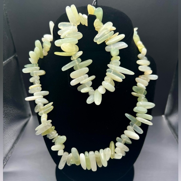 ⚠️ PRICE DROP⚠️ 
Prehnite stone necklace and matching bracelet - Picture 2 of 6